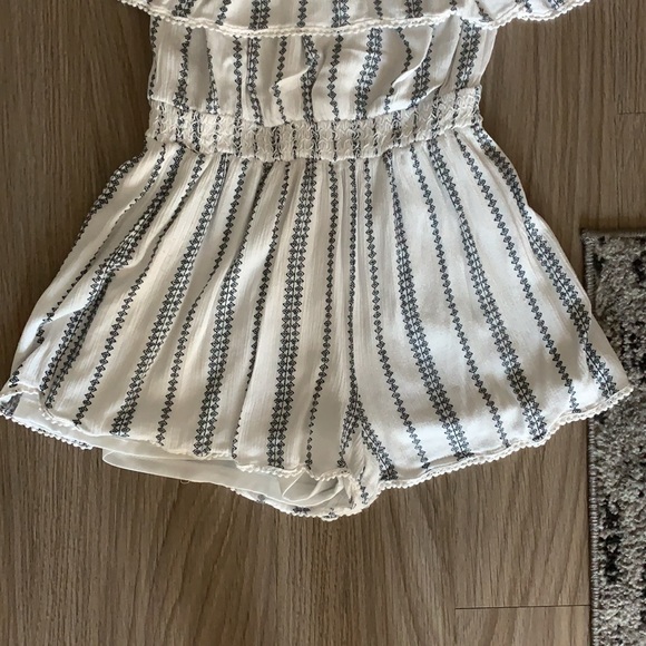 white/navy blue, off-the-shoulder romper - Picture 3 of 3